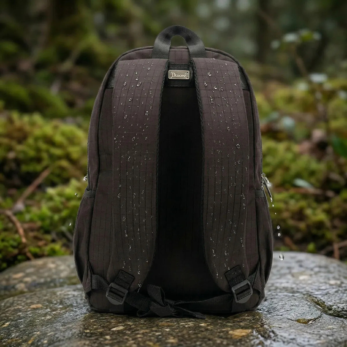Mochila Lluvia Negra Con Diseño Urbano Y Acabado En Plata