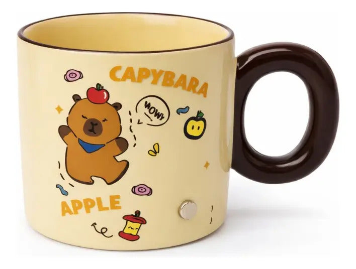 Taza Capibara Lluvia Con Tapa Y Figura Decorativa 360 Ml