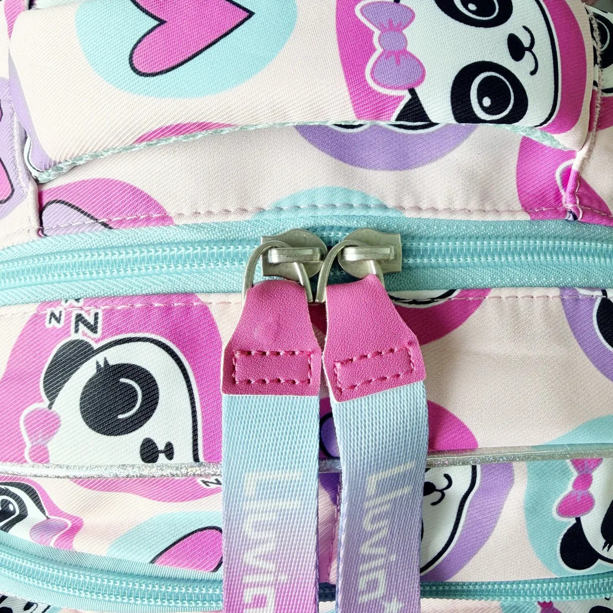 Mochila Escolar Juvenil Lluvia Negro Panda con Lentes Corazón