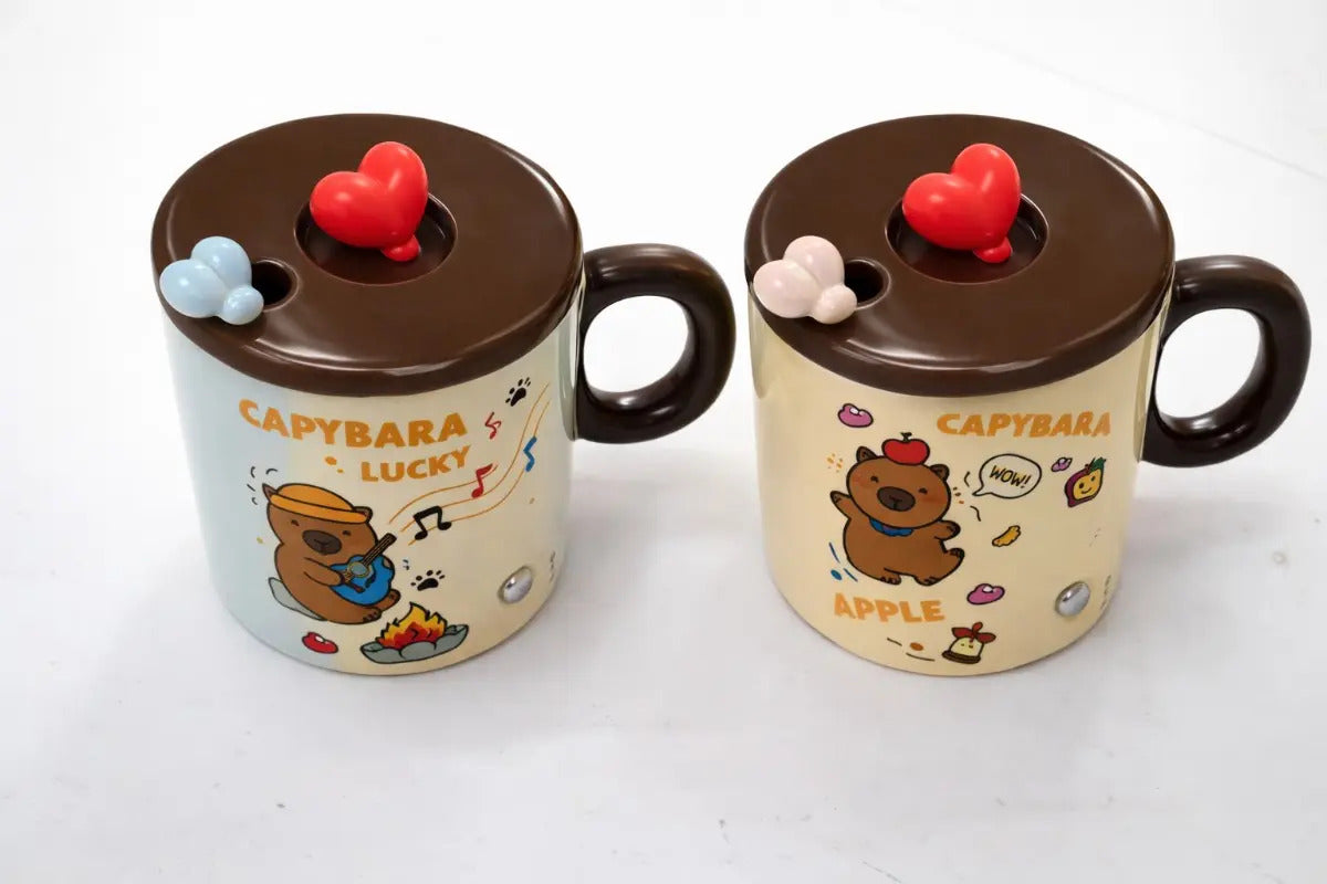 Taza Capibara Lluvia Con Tapa Y Figura Decorativa 360 Ml