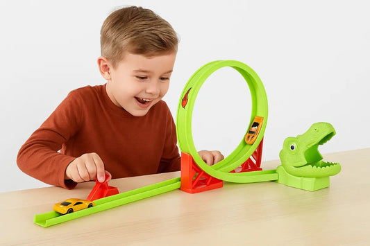 Pista De Dinosaurio Candy Toys Con 10 Piezas De Fricción.