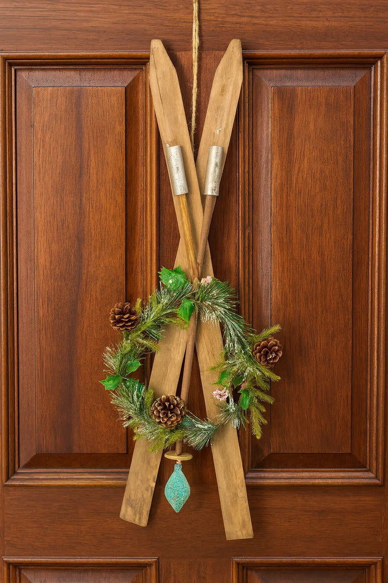 Figura De Esquís Navideños De Madera Con Piñas 74x1x9