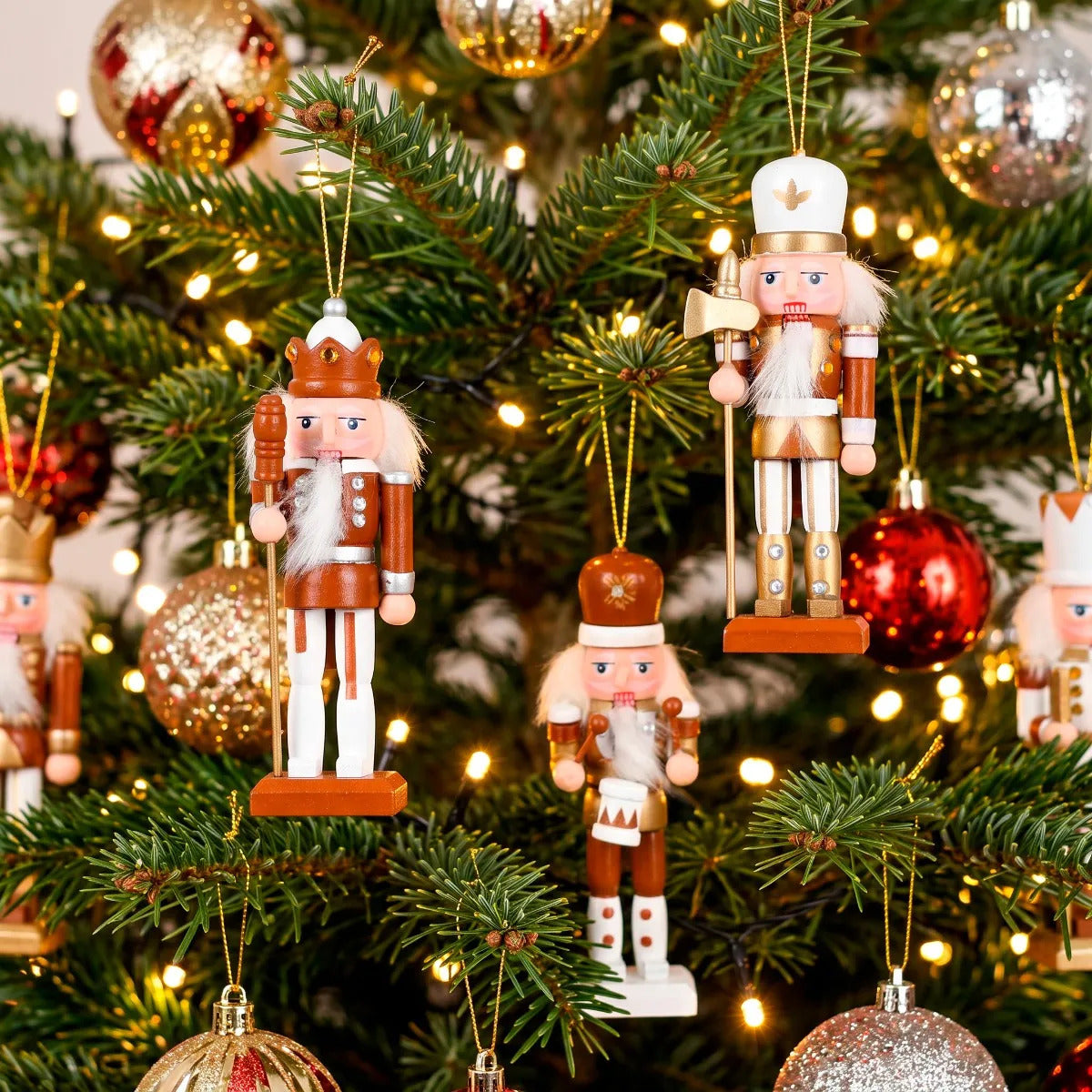 Set De Cascanueces Navideños 4 Figuras Para Árbol 9 Cm