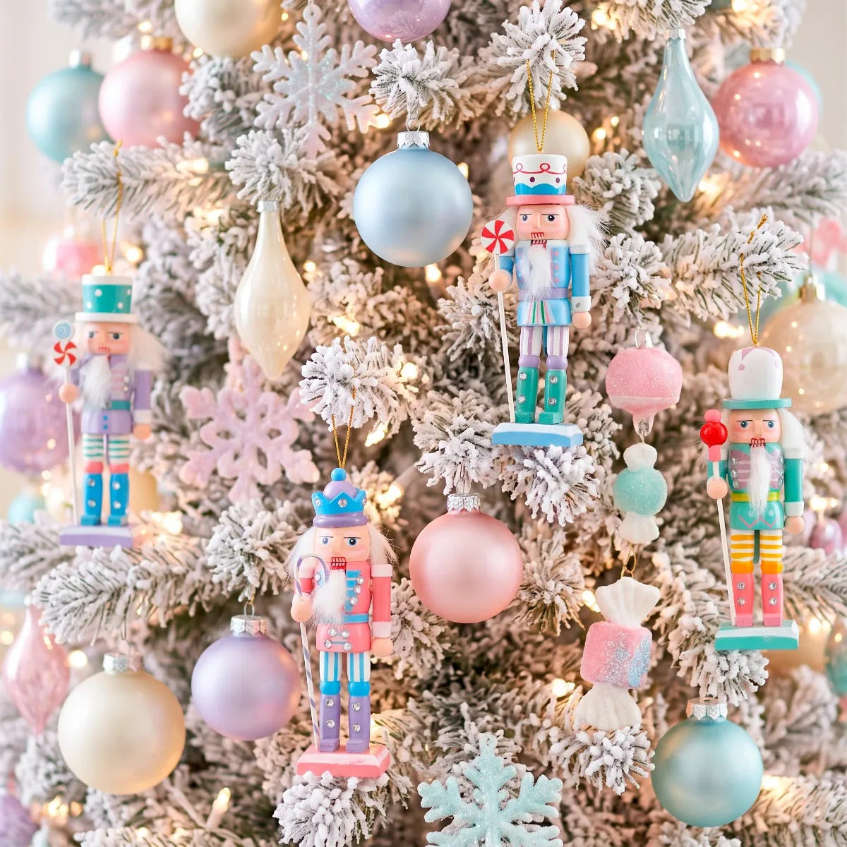 Set Cascanueces Navideños Candy Land Colores Pastel 9 cm
